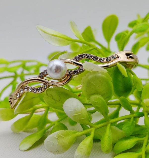 Graceful Adjustable Bracelet With Dazzling Pearl Accent